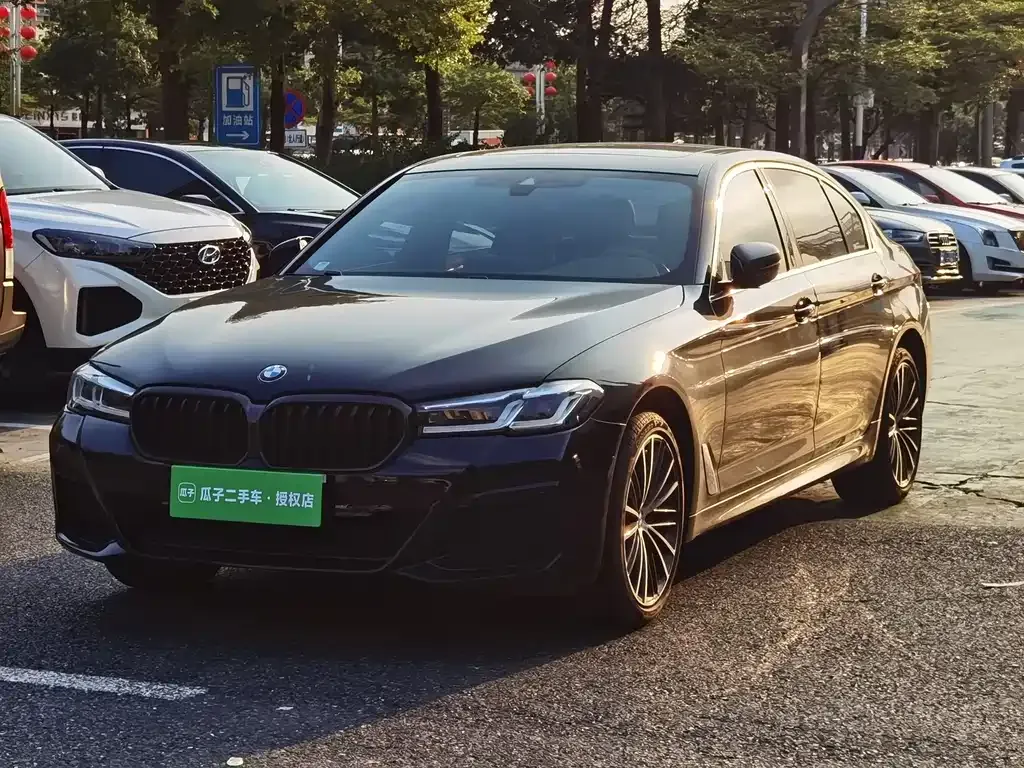 BMW 5 Series — фото 1