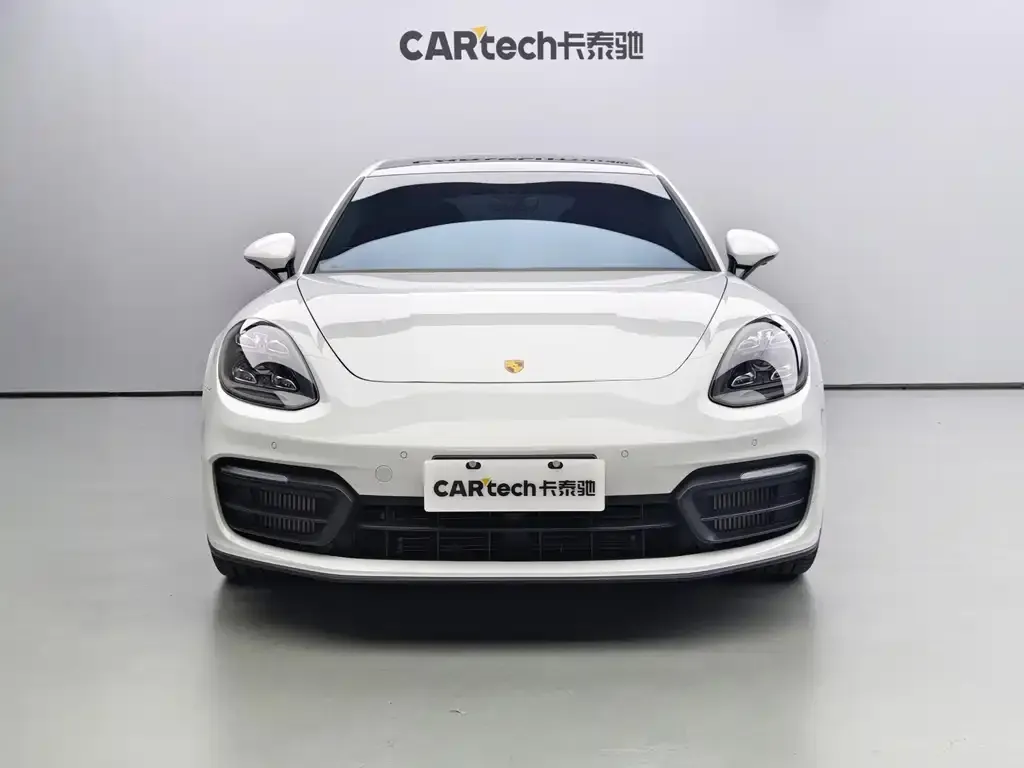 Porsche Panamera — фото 1