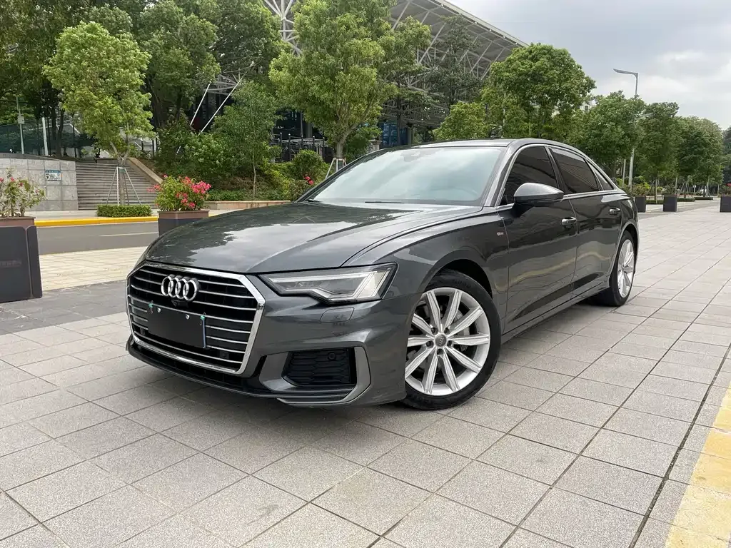 Audi A6L — фото 1