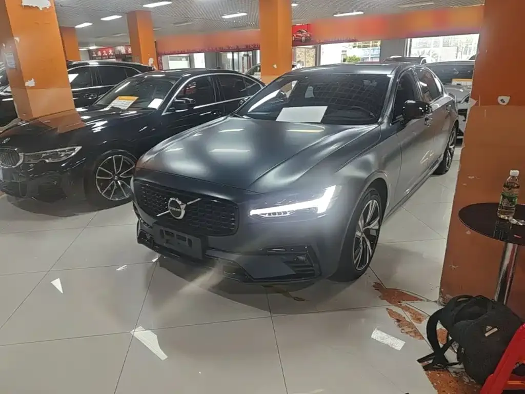 Volvo S90 — фото 1