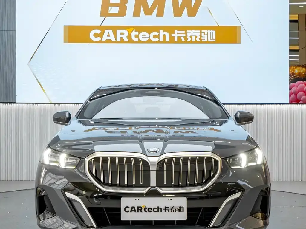 BMW 5 Series — фото 1