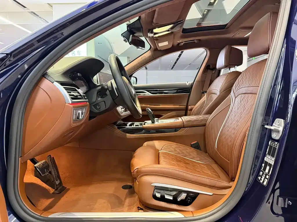 BMW 7 Series — фото 10
