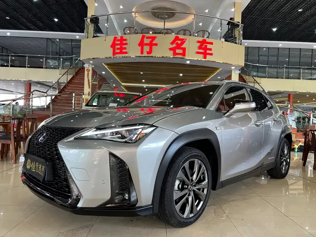 Lexus UX — фото 1