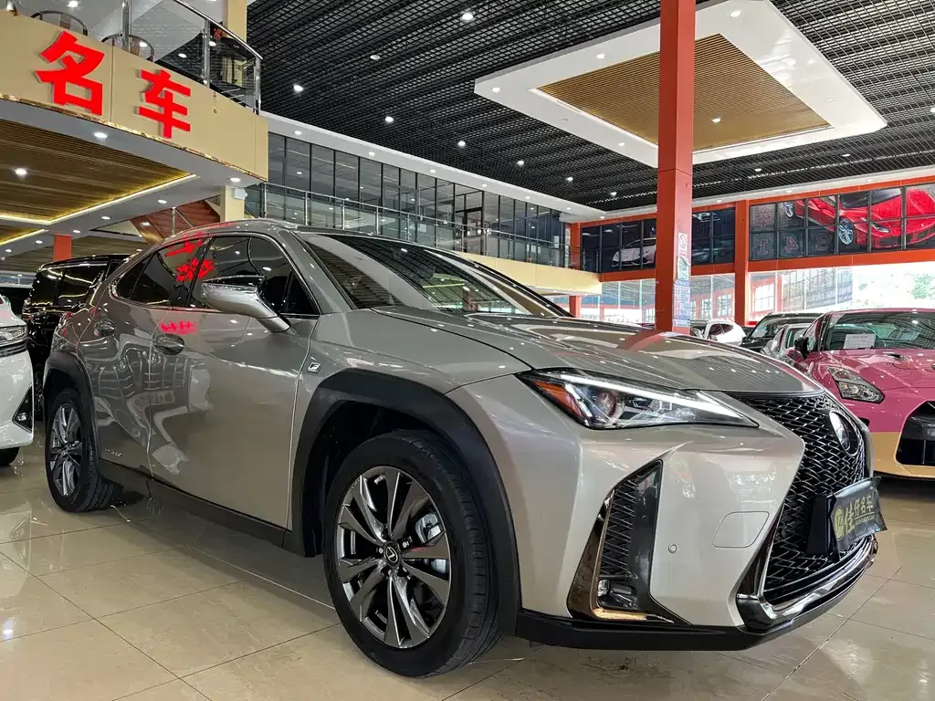 Lexus UX — фото 3