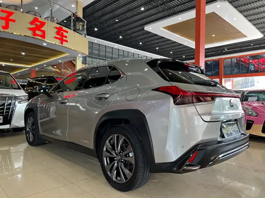 Lexus UX — фото 10