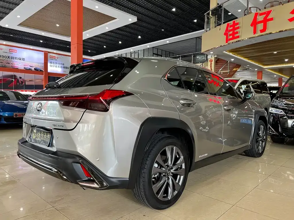 Lexus UX — фото 9