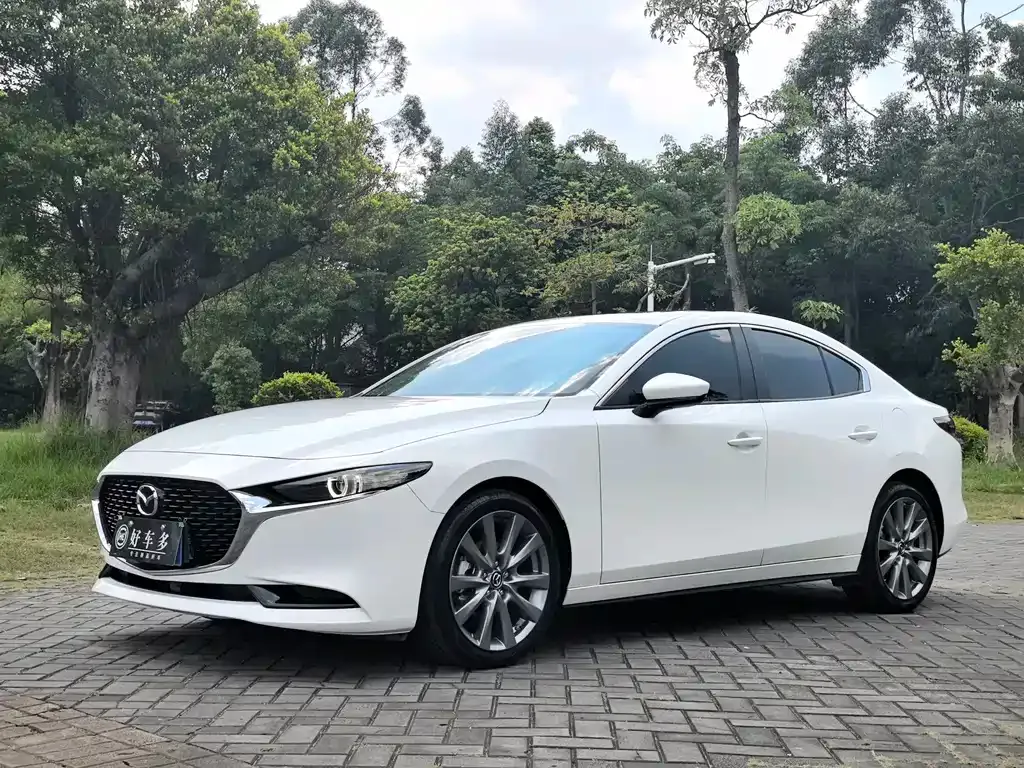 Mazda 3 Axela — фото 1