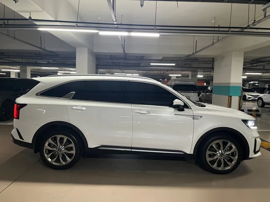 Kia Sorento — фото 9