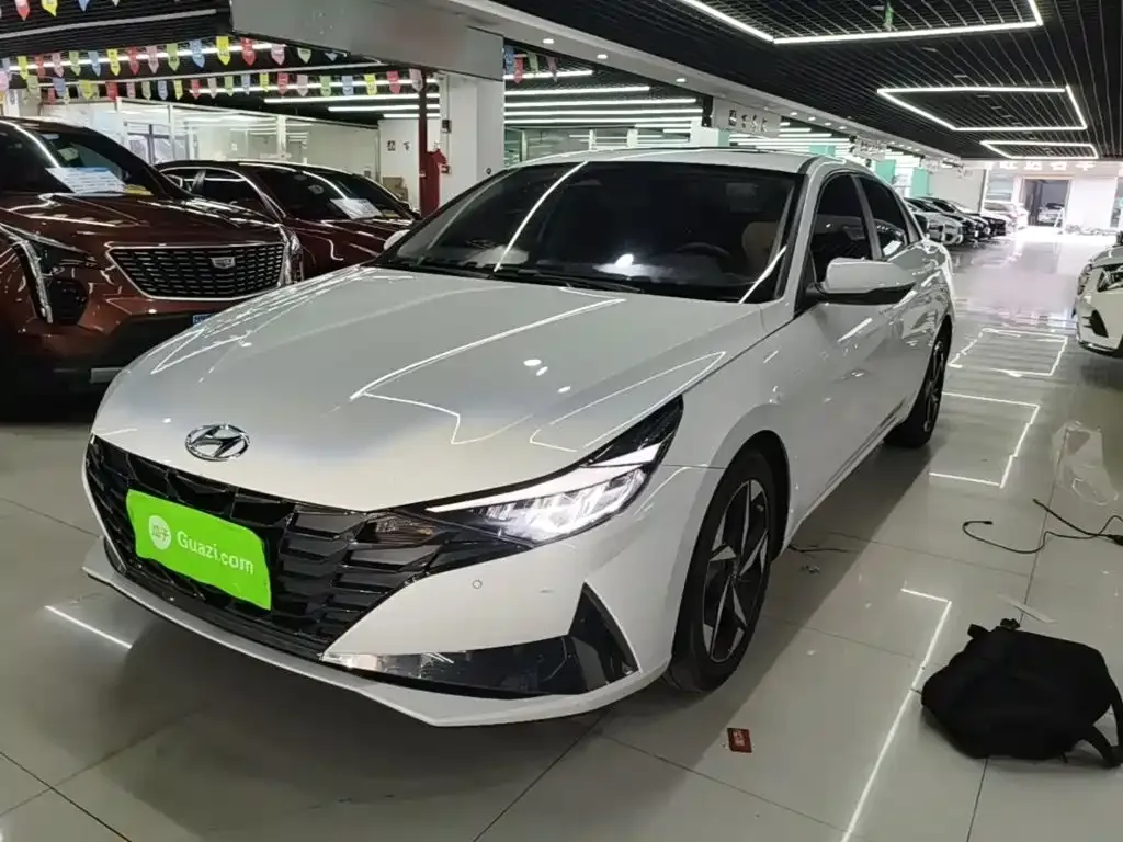 Hyundai Elantra — фото 1