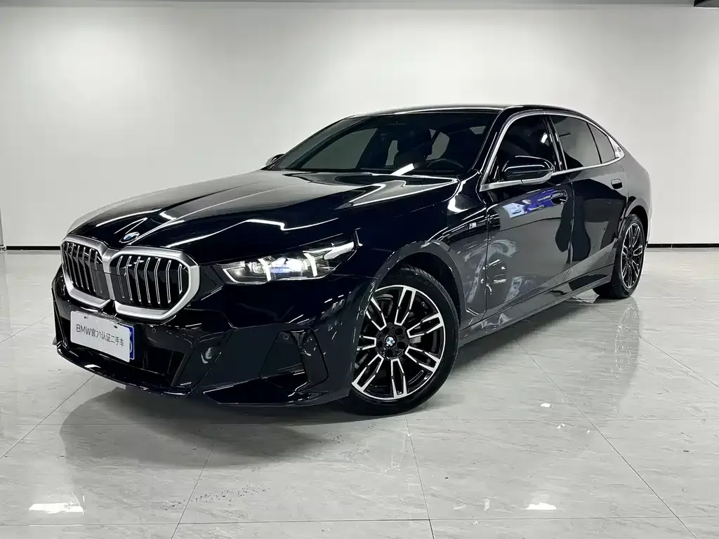 BMW 5 Series — фото 1