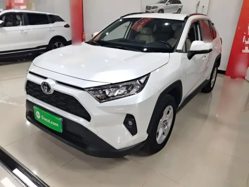 Toyota RAV4 — фото 1