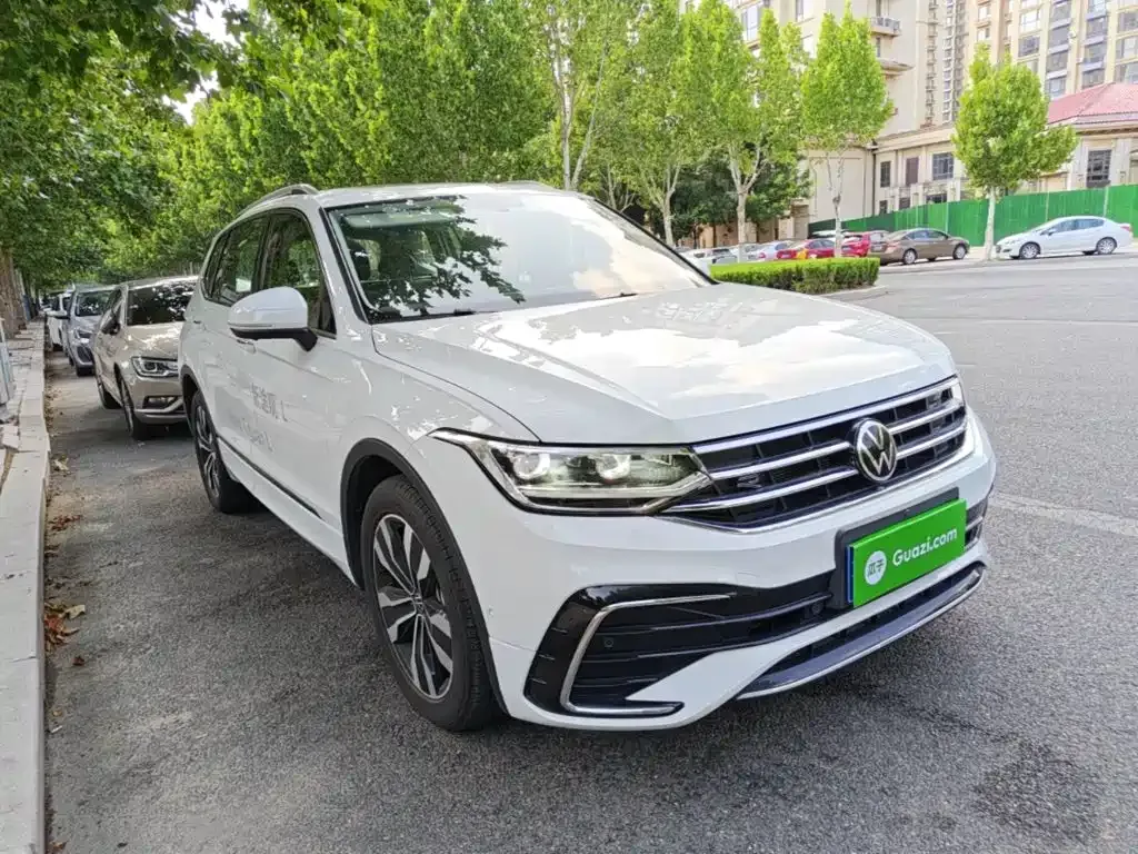 Volkswagen Tiguan L — фото 8