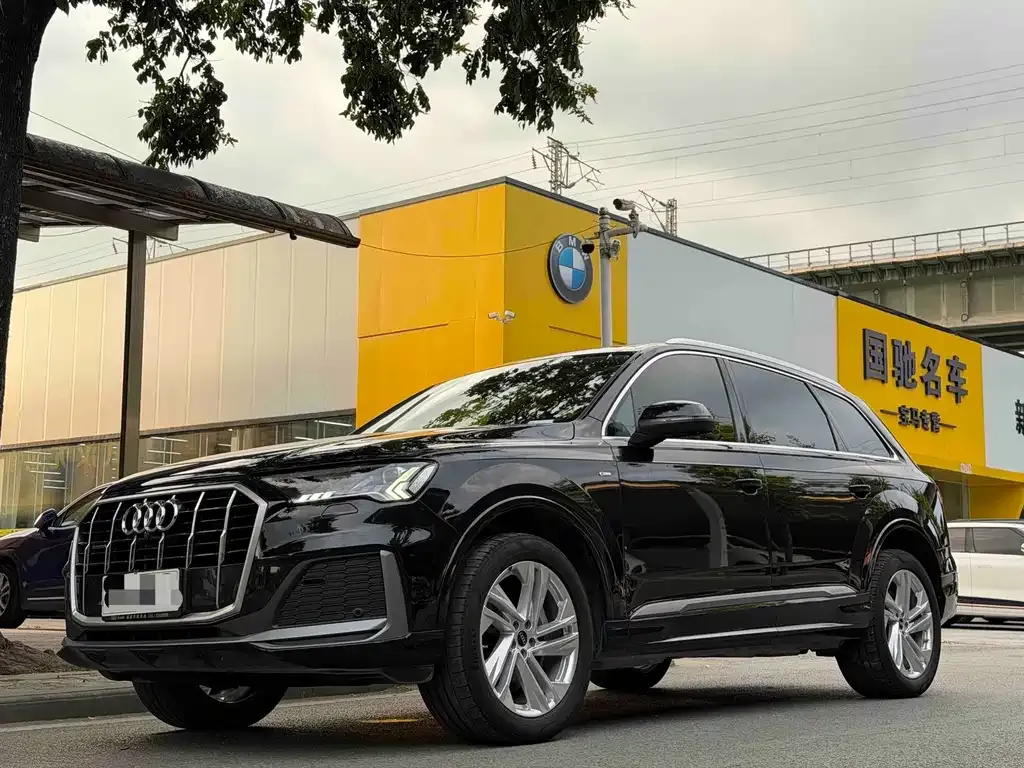 Audi Q7 — фото 1