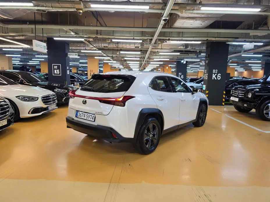 Lexus UX — фото 9