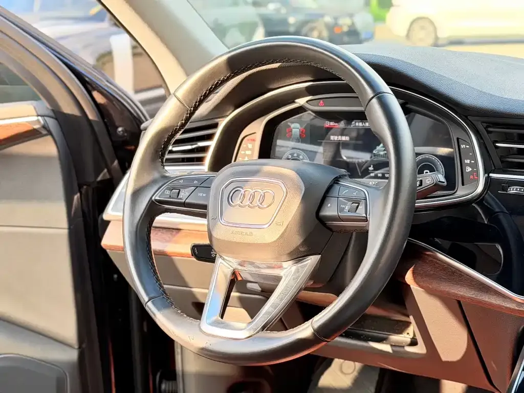 Audi Q7 — фото 8