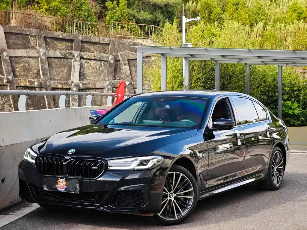 BMW 5 Series — фото 1