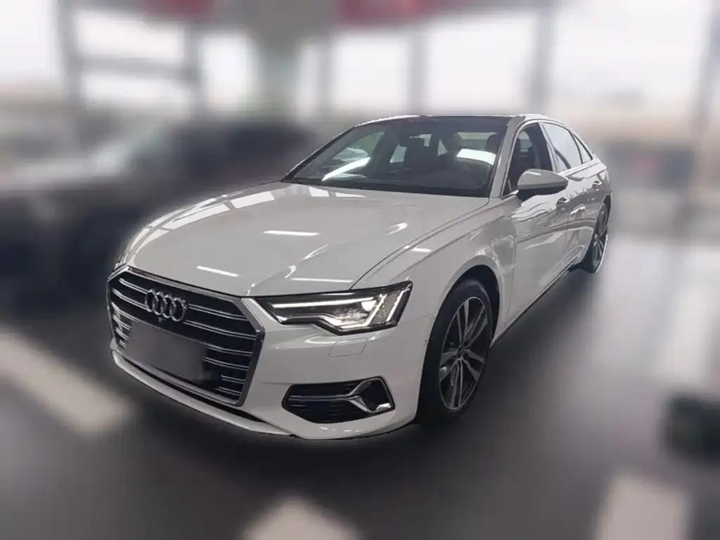 Audi A6L — фото 1