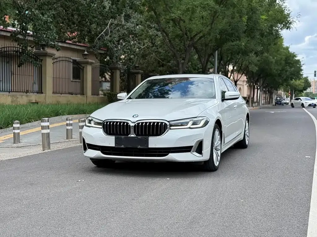 BMW 5 Series — фото 1