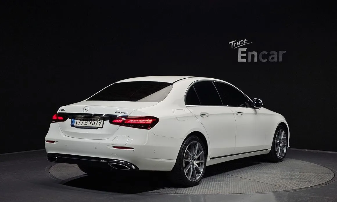 Mercedes-Benz E-Class — фото 2