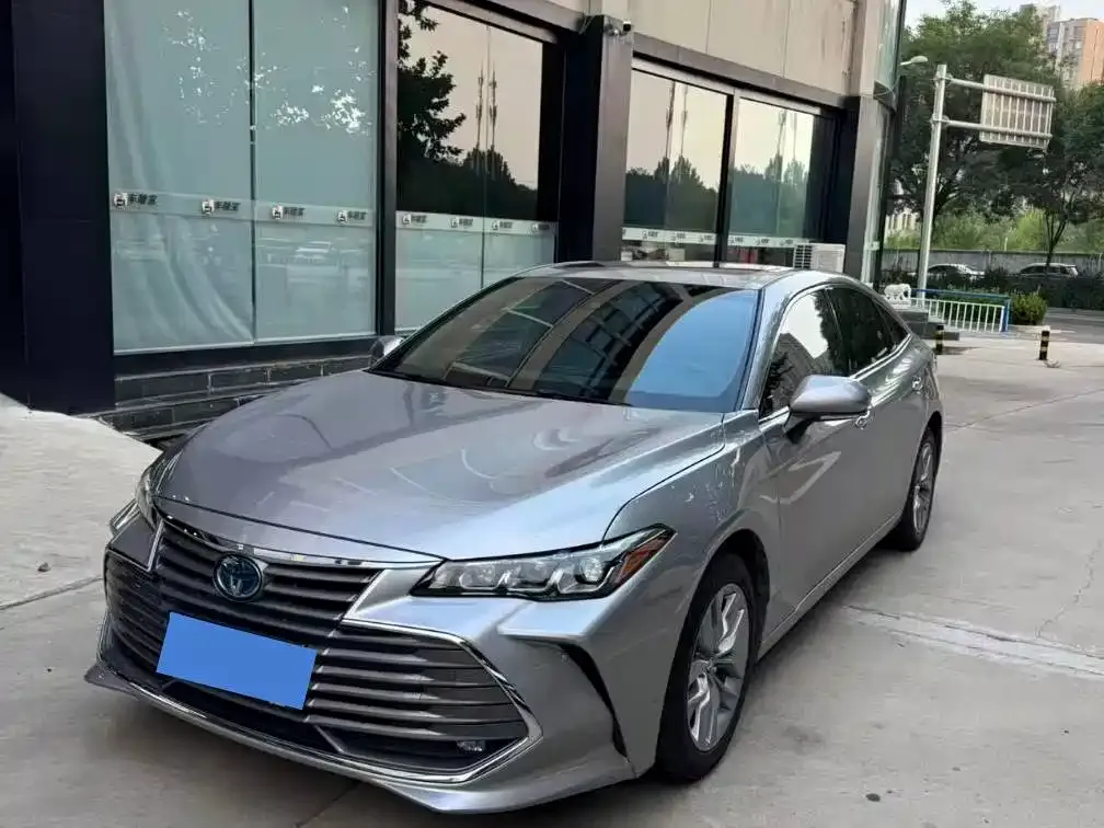 Toyota Avalon — фото 1