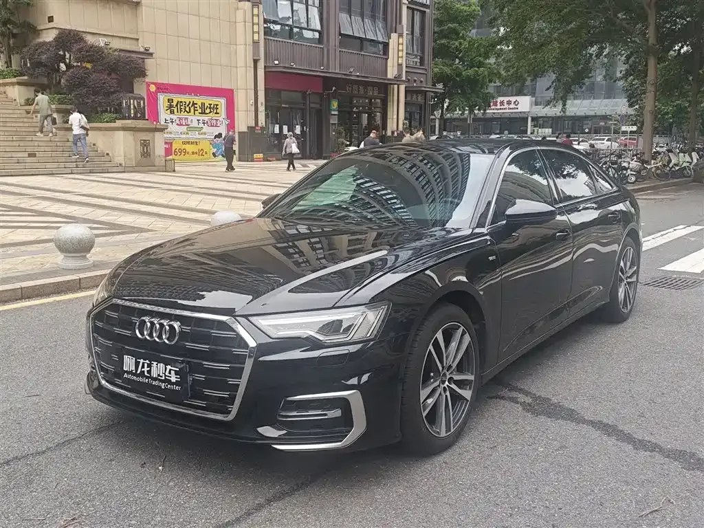 Audi A6L — фото 1