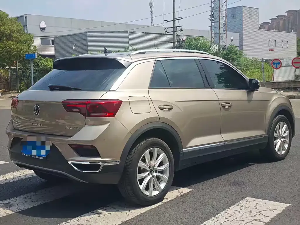 Volkswagen T-Roc — фото 6