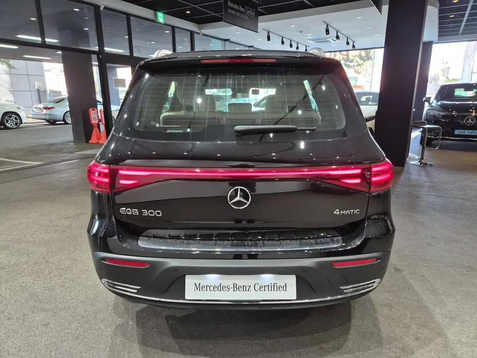 Mercedes-Benz EQB — фото 10