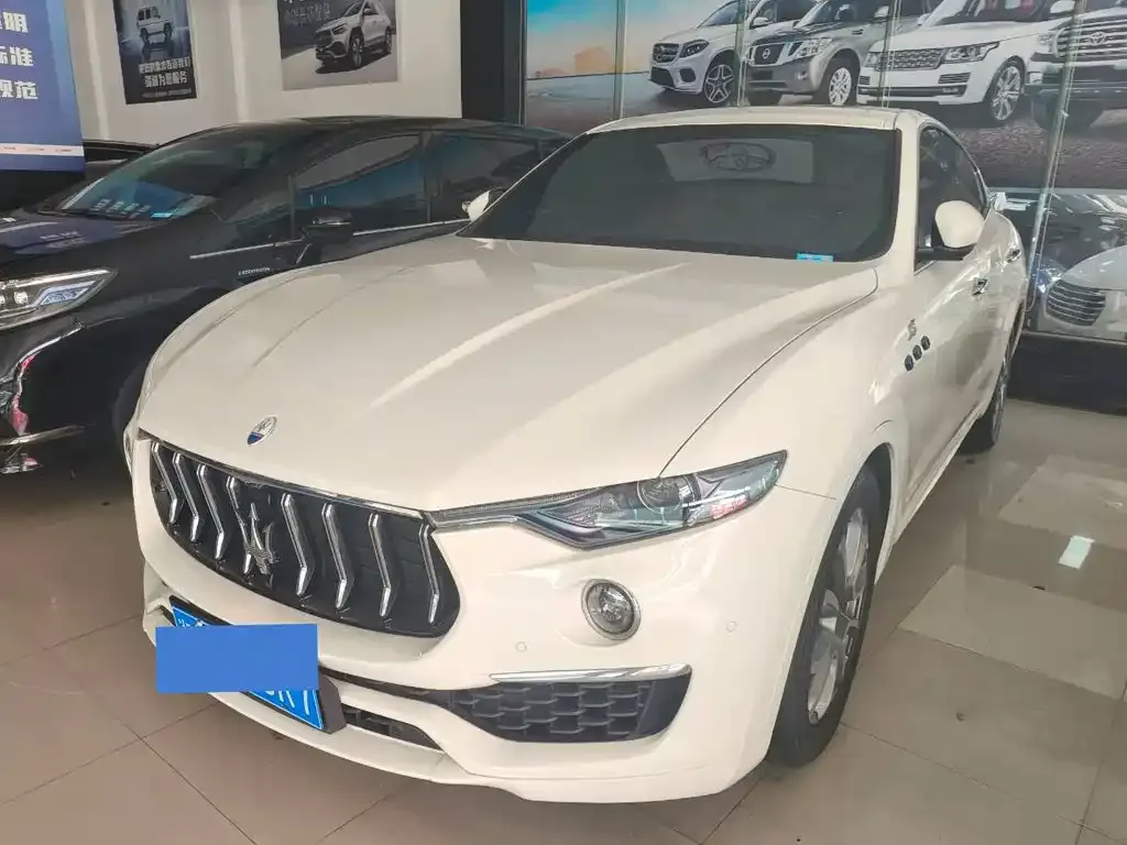 Maserati Levante — фото 1