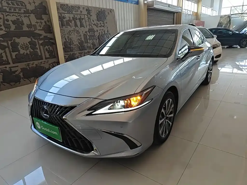 Lexus ES — фото 1