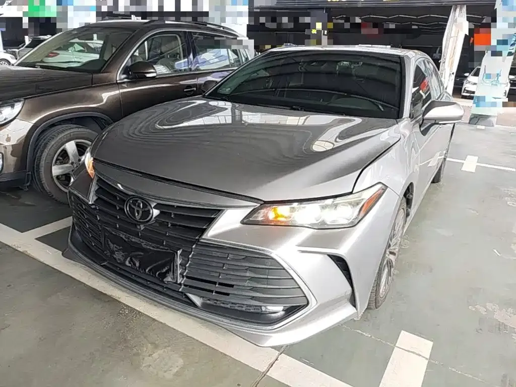 Toyota Avalon — фото 1