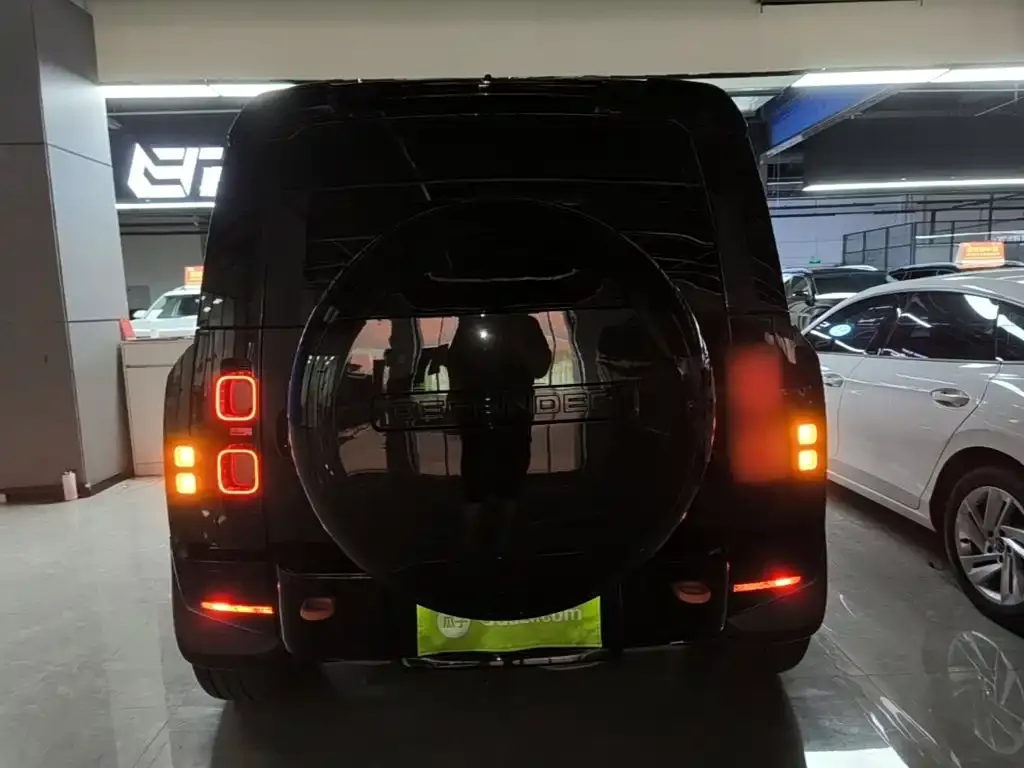 Land Rover Defender — фото 9