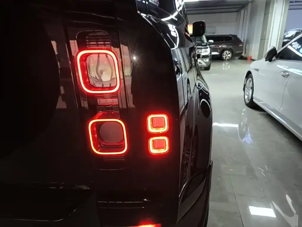 Land Rover Defender — фото 10