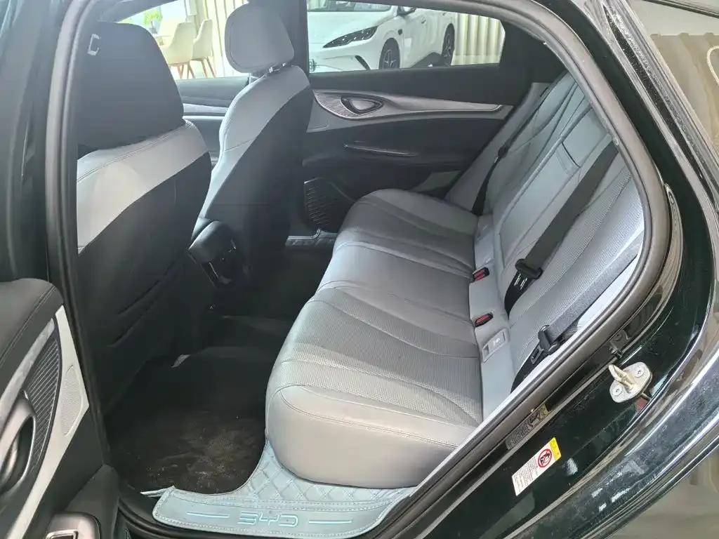 BYD Seal — фото 3