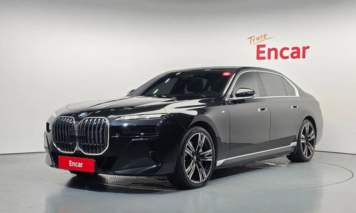 BMW i7 — фото 1