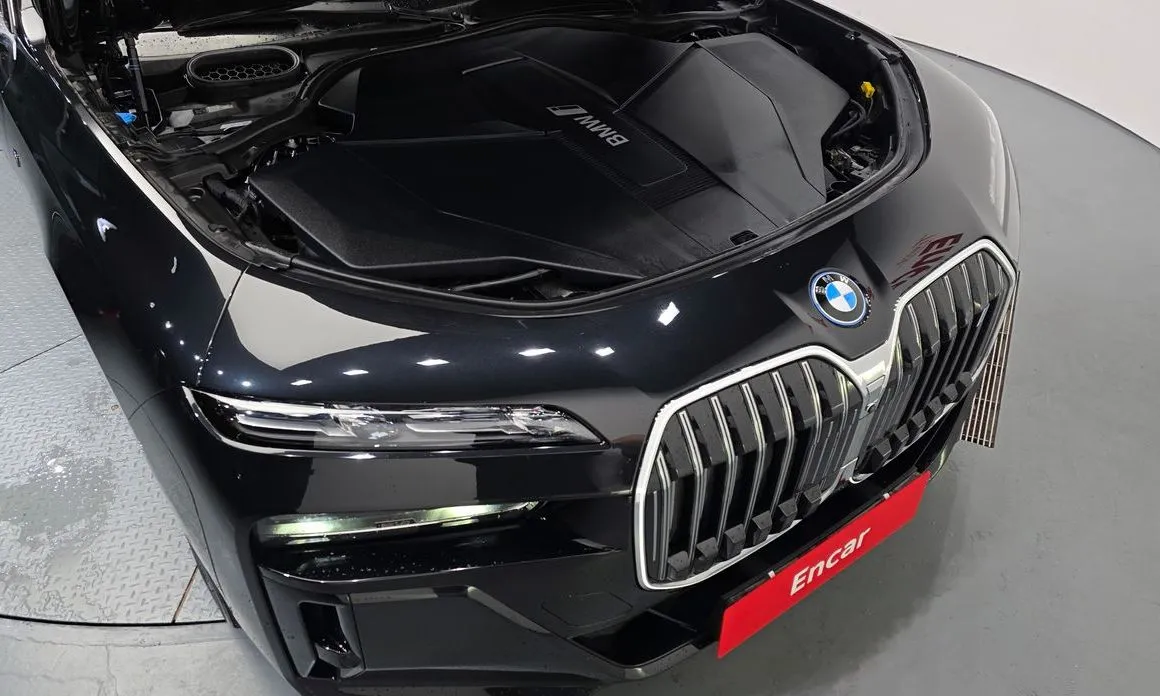 BMW i7 — фото 7