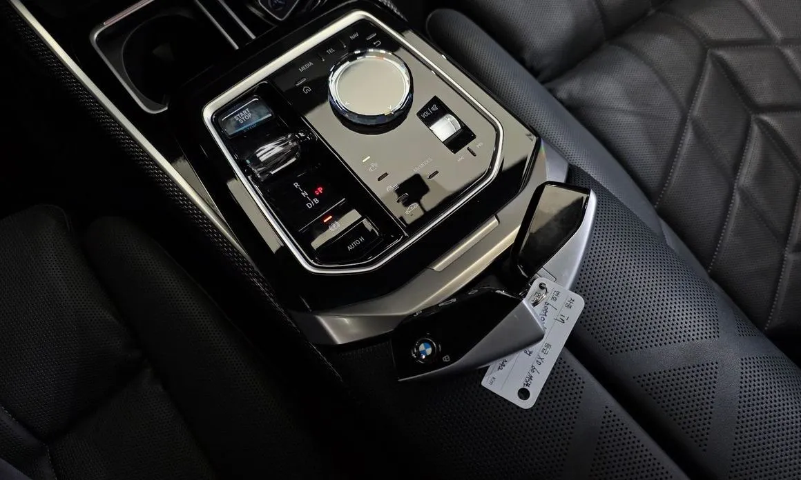BMW i7 — фото 10
