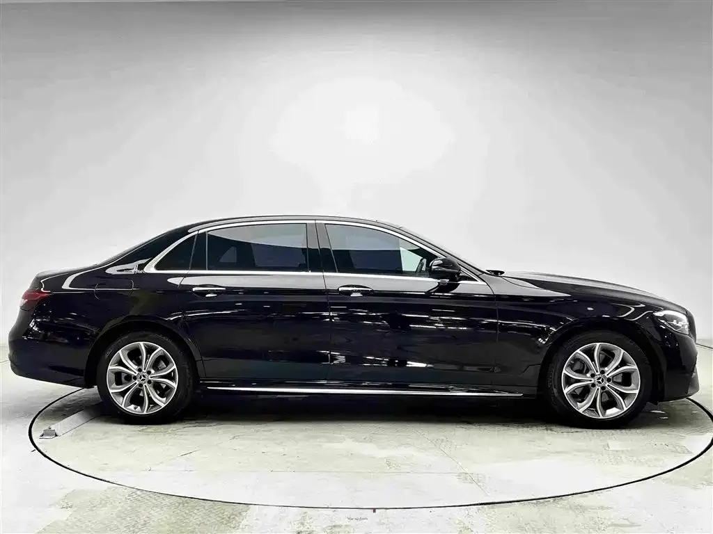 Mercedes-Benz E-Class — фото 2