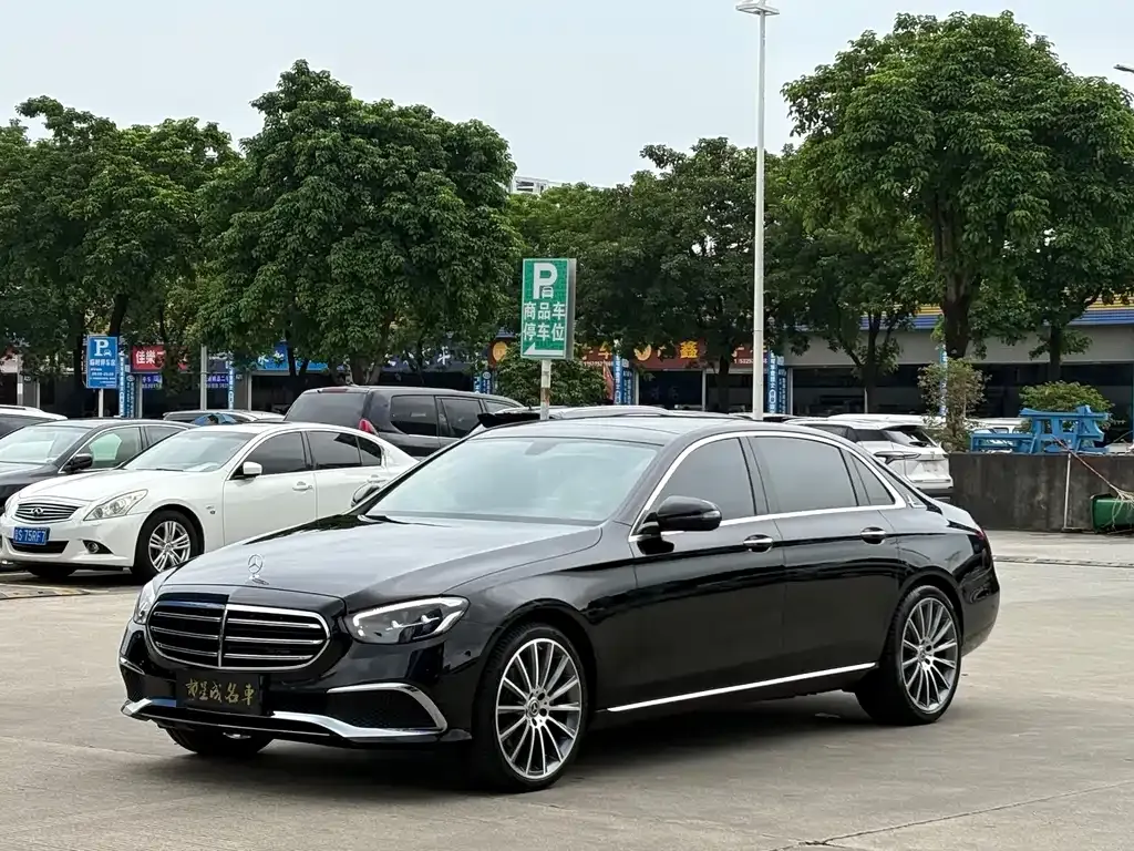 Mercedes-Benz E-Class — фото 1