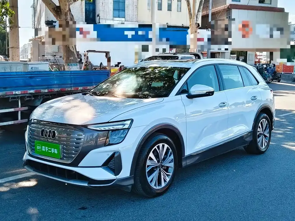 Audi Q5 e-tron — фото 1
