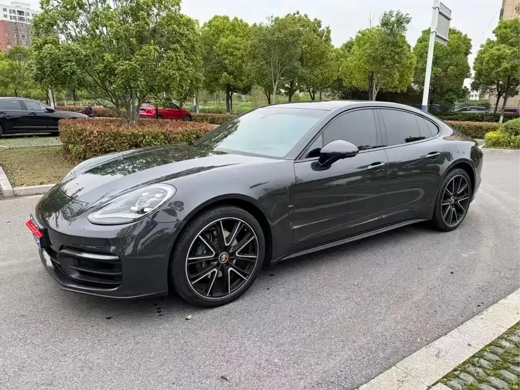 Porsche Panamera — фото 1