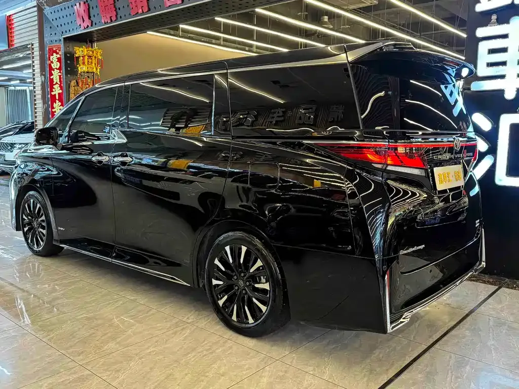 Toyota Vellfire — фото 7