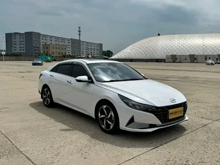 Hyundai Elantra — фото 2