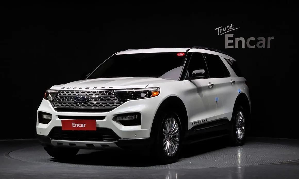 Ford Explorer — фото 1