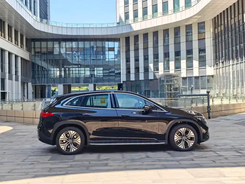 Mercedes-Benz EQE SUV — фото 5
