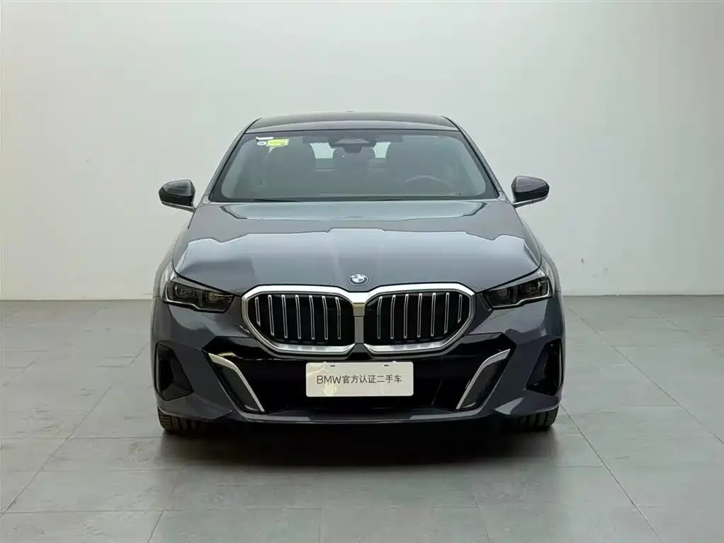 BMW 5 Series — фото 1
