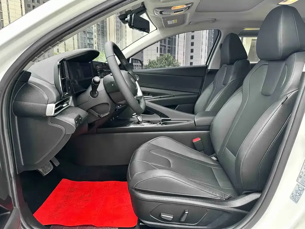 Hyundai Elantra — фото 10