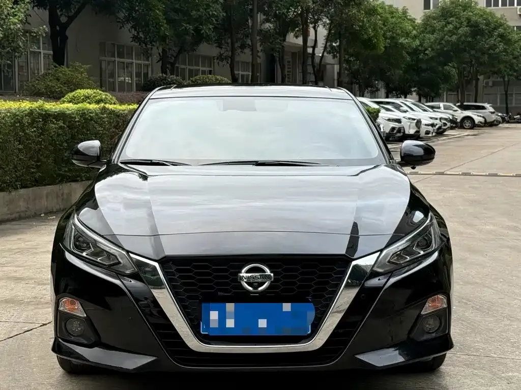 Nissan Teana — фото 1