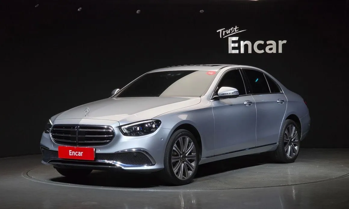Mercedes-Benz E-Class — фото 1