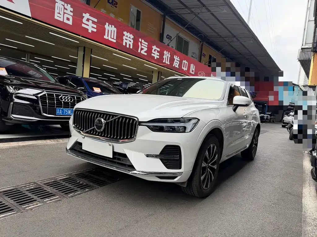 Volvo XC60 — фото 1