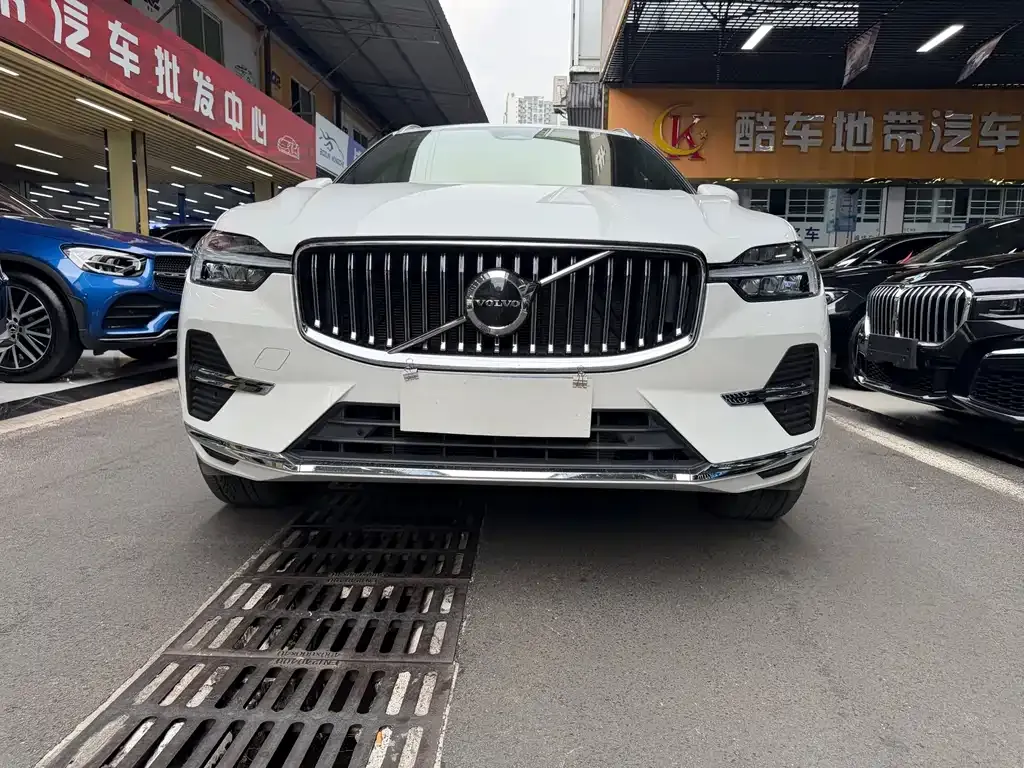 Volvo XC60 — фото 10